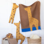 David Fussenewgger kinderdeken met knuffel giraffe Poldi