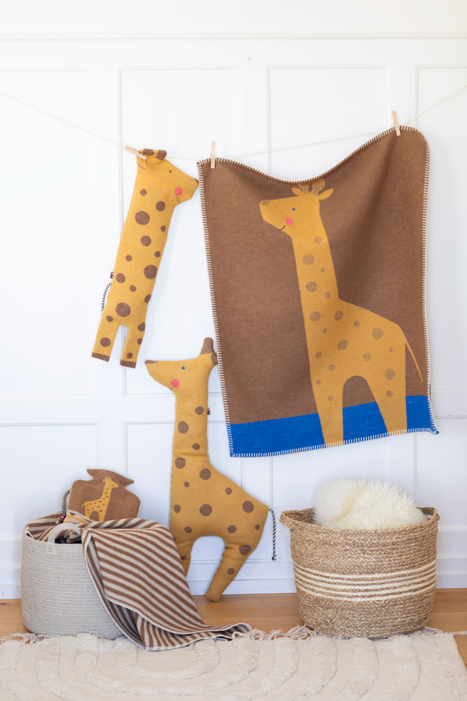 David Fussenewgger kinderdeken met knuffel giraffe Poldi