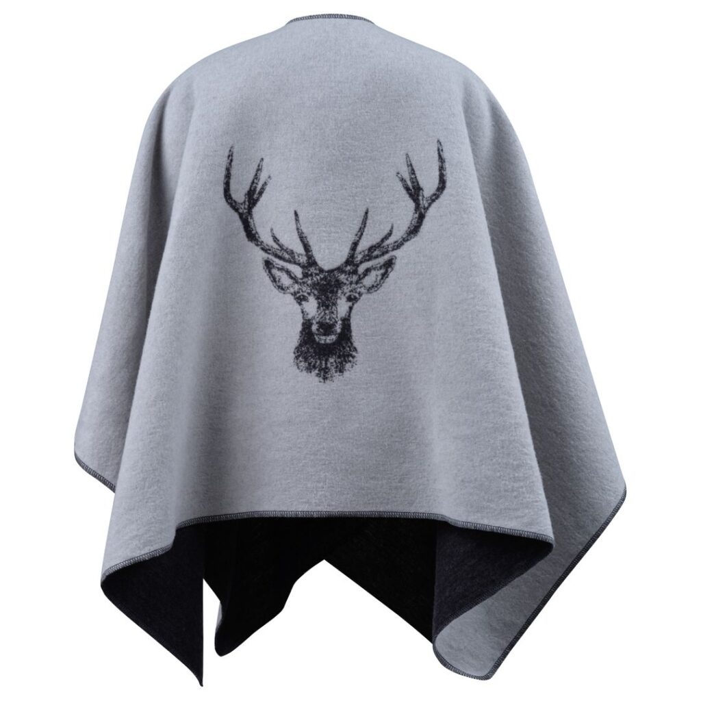 Poncho met hert david fussenegger uit oostenrijk